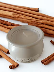 B‑Ware Duftkerze – Apfel‑Zimt im naturbelassenen Gipsgefäß