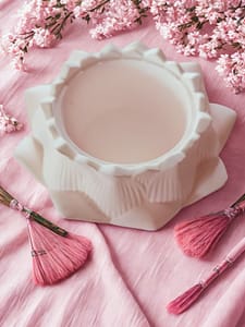 Handgegossene Lotusblüte aus 100% Gips