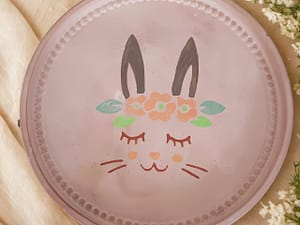 handgemalte osterplatte – sanfter hase (Ø 25 cm)