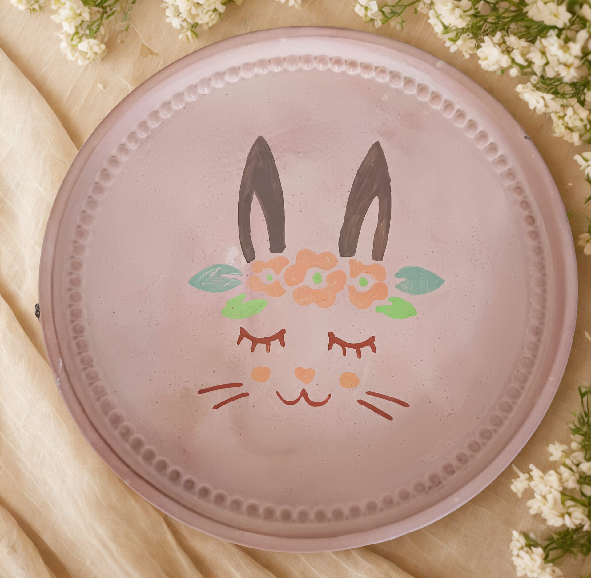 handgemalte osterplatte – sanfter hase (Ø 25 cm) handgemalte osterplatte – sanfter hase (Ø 25 cm)