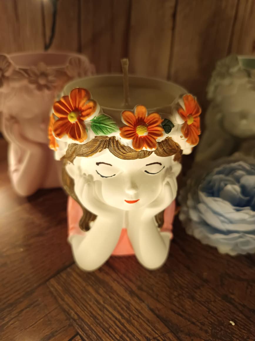 Blumenmädchen als Kerze hergestellt